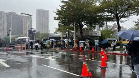 跨年晚會天公不作美　北市府籲穿透明雨衣不撐傘