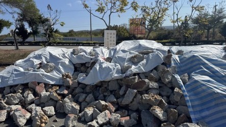 綠地停車場遭堆營建廢棄物　中市府：已請廠商移除