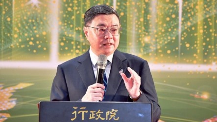 卓榮泰頒國防科技貢獻獎　盼不對稱特別條例儘速通過