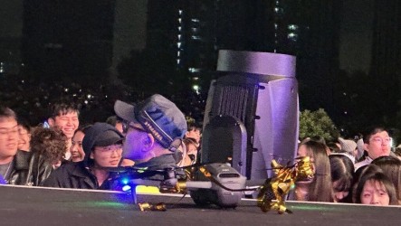 台中跨年晚會空拍機墜落 蕭敬騰台上開唱險遭砸