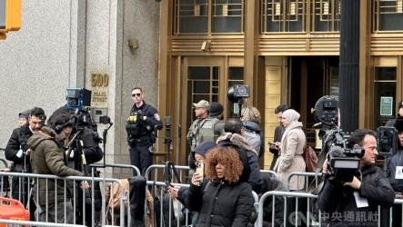 馬杜洛出庭正反派示威　挺川與反戰派皆控綁架