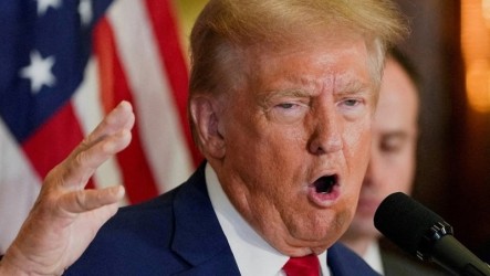 川普：即刻起對與伊朗貿易國課徵25%關稅