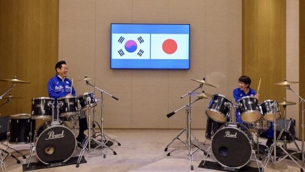 日韓領袖共演引熱議  李在明贈高市爵士鼓原因曝光