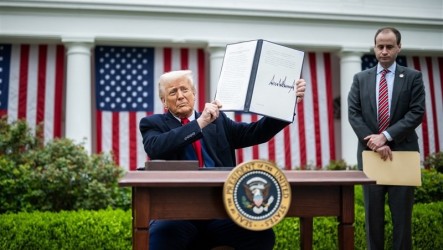 川普關稅若遭推翻　白宮顧問稱可徵10%關稅應急