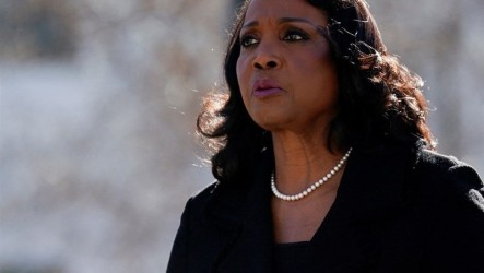 川普欲撤換聯準會庫克　最高法院傾向維持留任