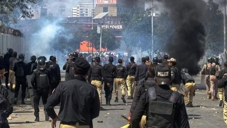 伊朗最高領袖喪命　巴基斯坦示威民眾硬闖美國領事館釀8死20傷
