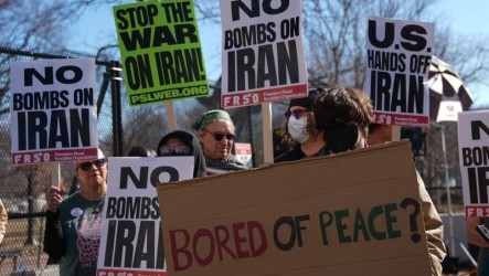 伊朗最高領袖遭擊殺　美國多地出現反戰抗議活動