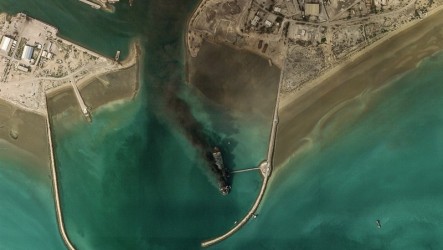 伊朗海軍基地遭重創　衛星影像揭4軍艦燃燒逾24小時