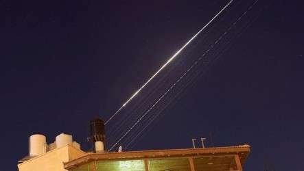 報復安全首長遭以擊斃　伊朗發射集束彈襲特拉維夫