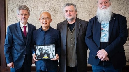 流亡作家廖亦武晤捷參議長  遞交中國在押政治犯名單