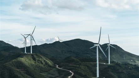 伊朗戰火助攻　中國綠能與韓歐軍工成為贏家