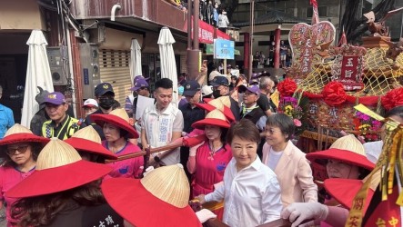 旱溪媽祖遶境十八庄 盧秀燕、劉世芳祈求風調雨順
