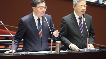 推商用車電動化　卓榮泰：相關補助年底公告範圍擴大