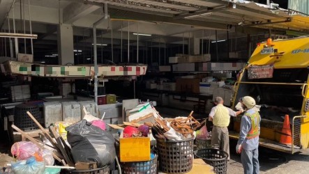 高雄整頓苓雅正義市場環境　開出7張限期改善通知單