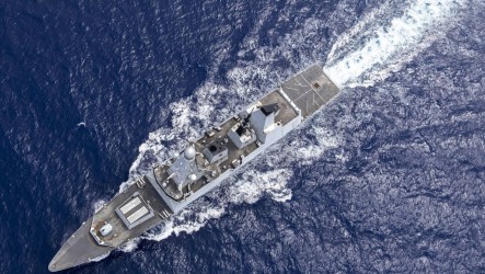 英國擬荷莫茲海峽部署自主獵雷系統　驅逐艦航向中東