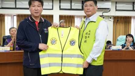 國際同濟會澎湖獻愛心　捐贈導護背心與社福金
