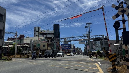 花縣府鐵路高架化送審前突撤案  議會表態支持續審