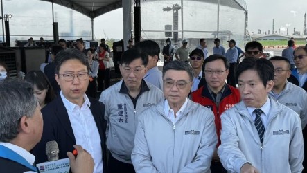 視察高雄港　卓榮泰：國家邁入大填海造陸計畫時代