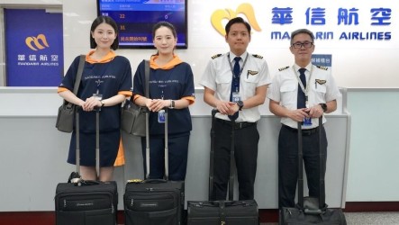 華信航空週末改穿活力裝　空服員：舒適兼具時尚
