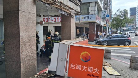 北市東區電信業者招牌掉砸2路人　建管處開罰24萬
