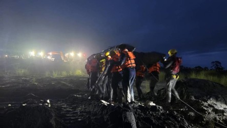 駕吉普車遭馬太鞍溪水沖走  鄧姓工地主任清晨獲救