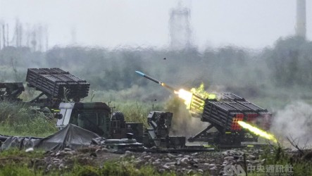 陸軍十軍團雷霆2000實彈射擊　克服地形障礙完成任務