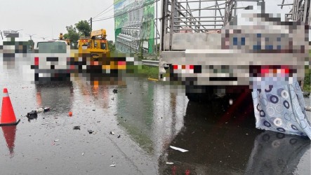 台南運豬車追撞停等紅燈前車　機車騎士當場死亡