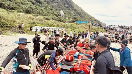 蘭嶼達悟族拼板舟首航巴丹島　300年航道重現