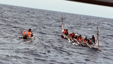 重返海上古道　蘭嶼黃金友誼號逆風破浪抵巴丹島