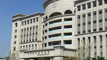 持刀棍搶彰化超商現金香菸　2嫌判刑7年、7年4月