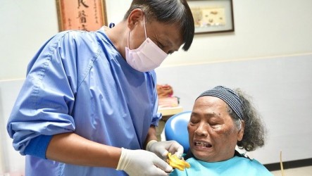 屏東假牙補助逾4千人受惠　滿意度逾98%