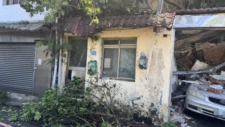 疑連日大雨　基隆山坡土石崩落砸中民宅及車輛