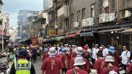 淡水大拜拜登場  清水祖師起駕暗訪湧上萬人