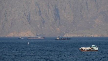 荷莫茲海峽航運復甦　CNN：過去24小時26艘船隻通過