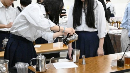 日本大和西高校師生訪竹市光復高中　體驗絹印等實作