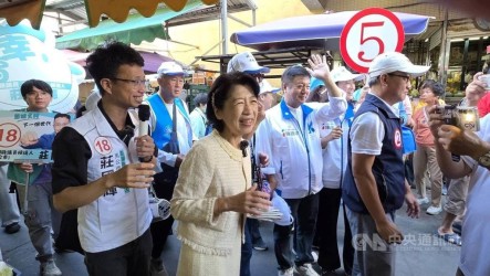 陳佩琪澎湖輔選巧遇藍營參選人  陳振中盼促藍白合